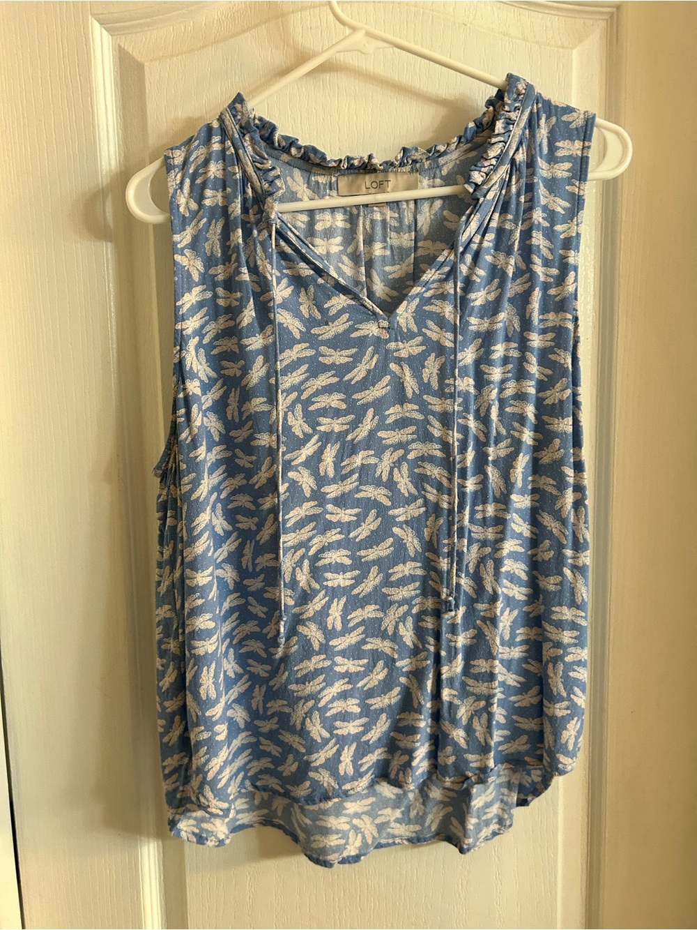 LOFT Blue Feather-Print Sleeveless V-Neck Top - size large